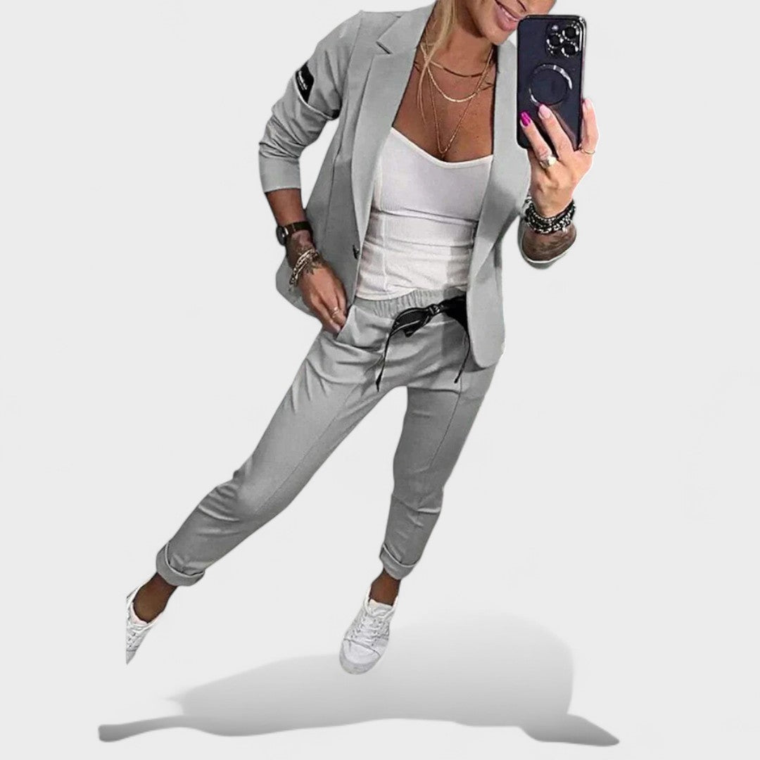 Nika – Zestaw personalizowany: miękki żakiet i szerokie spodnie