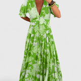 Minelda | Elegancka sukienka w kwiatowy wzór z dekoltem w kształcie litery V