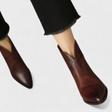 Ralica - Eleganckie botki z wycięciem V