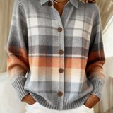 Krystyna – dziergana bluzka w kratkę w delikatnych odcieniach